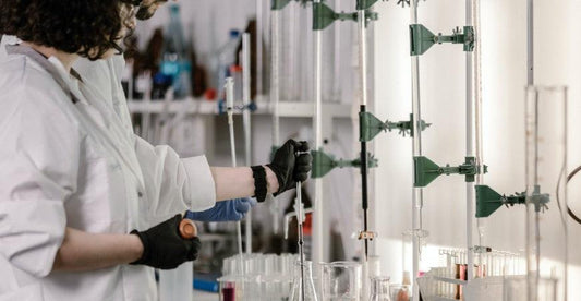 Hydrogen Peroxide: Een veelzijdige stof met talloze toepassingen en veiligheidsmaatregelen - Online Chemicaliën NL